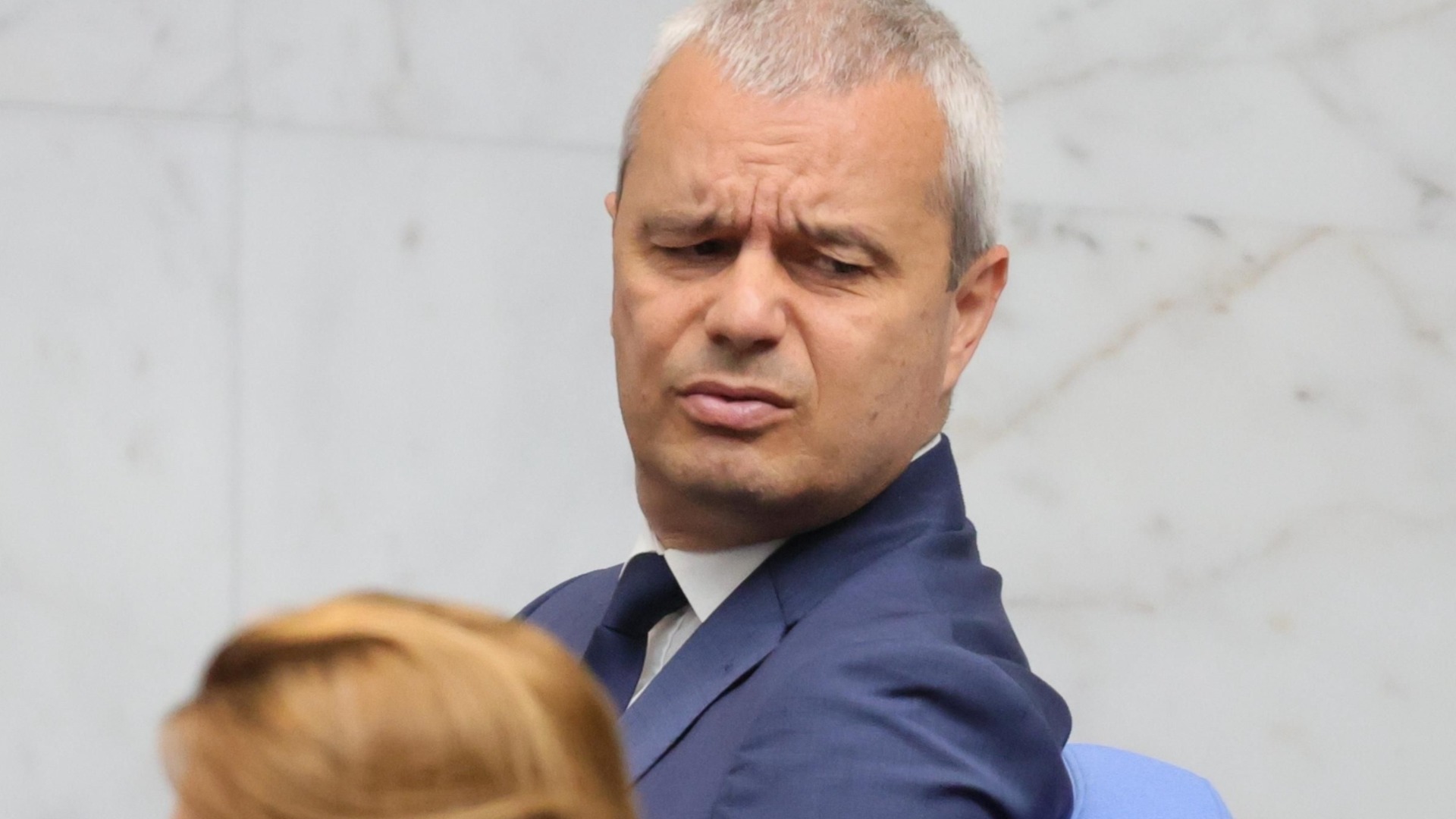 Готви се нота до Русия? Костадинов брани Митрофанова и плаши, че ще има още атаки