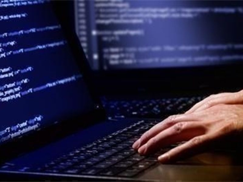 Закриха сайт за продажба на интимни снимки на хиляди жени от хакнати профили