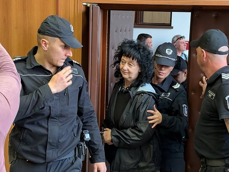 Арестите в болницата в Пловдив са само началото. Зад решетките остана проф. Генева (Обзор)