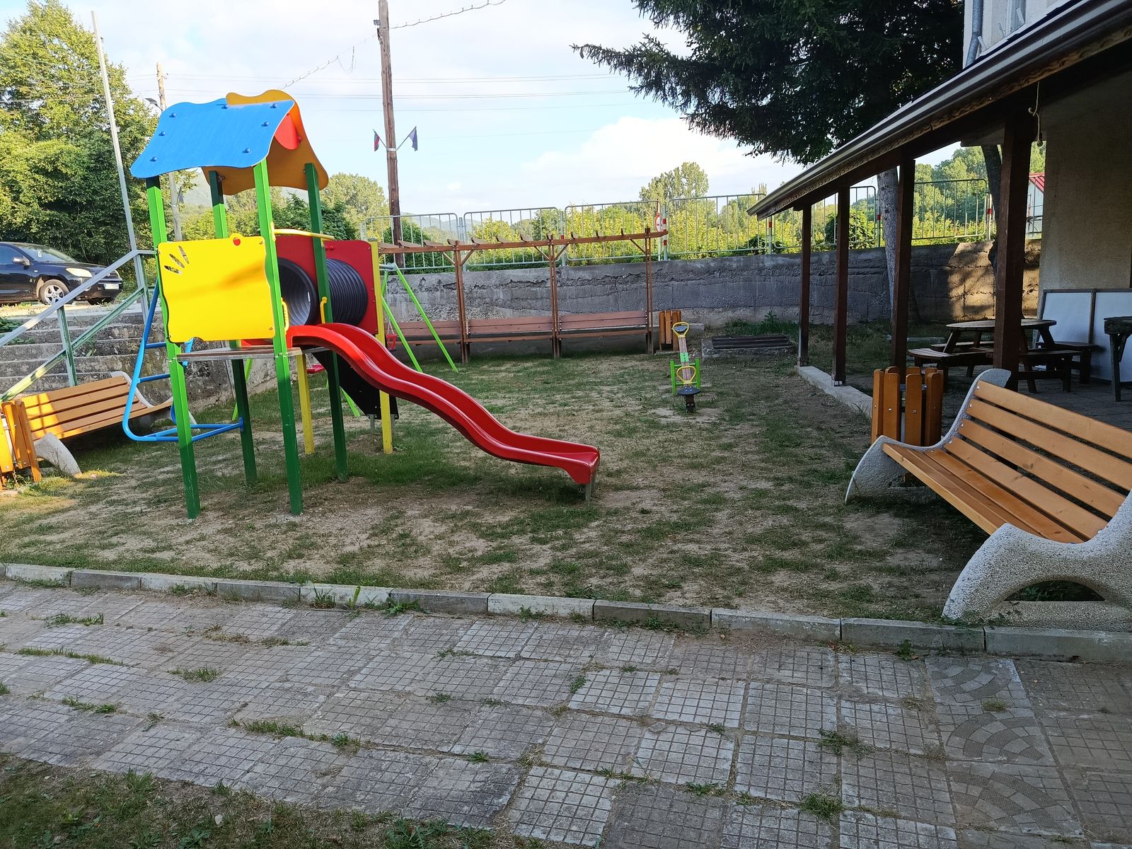 Детската площадка в село Пещера вече е готова!