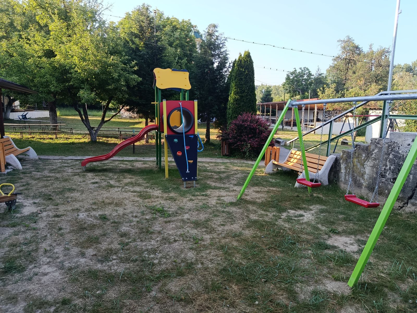 Детската площадка в село Пещера вече е готова!