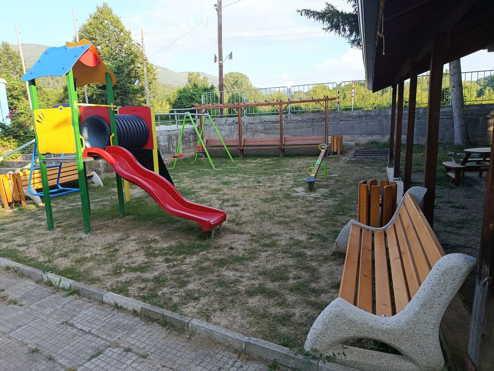 Детската площадка в село Пещера вече е готова!