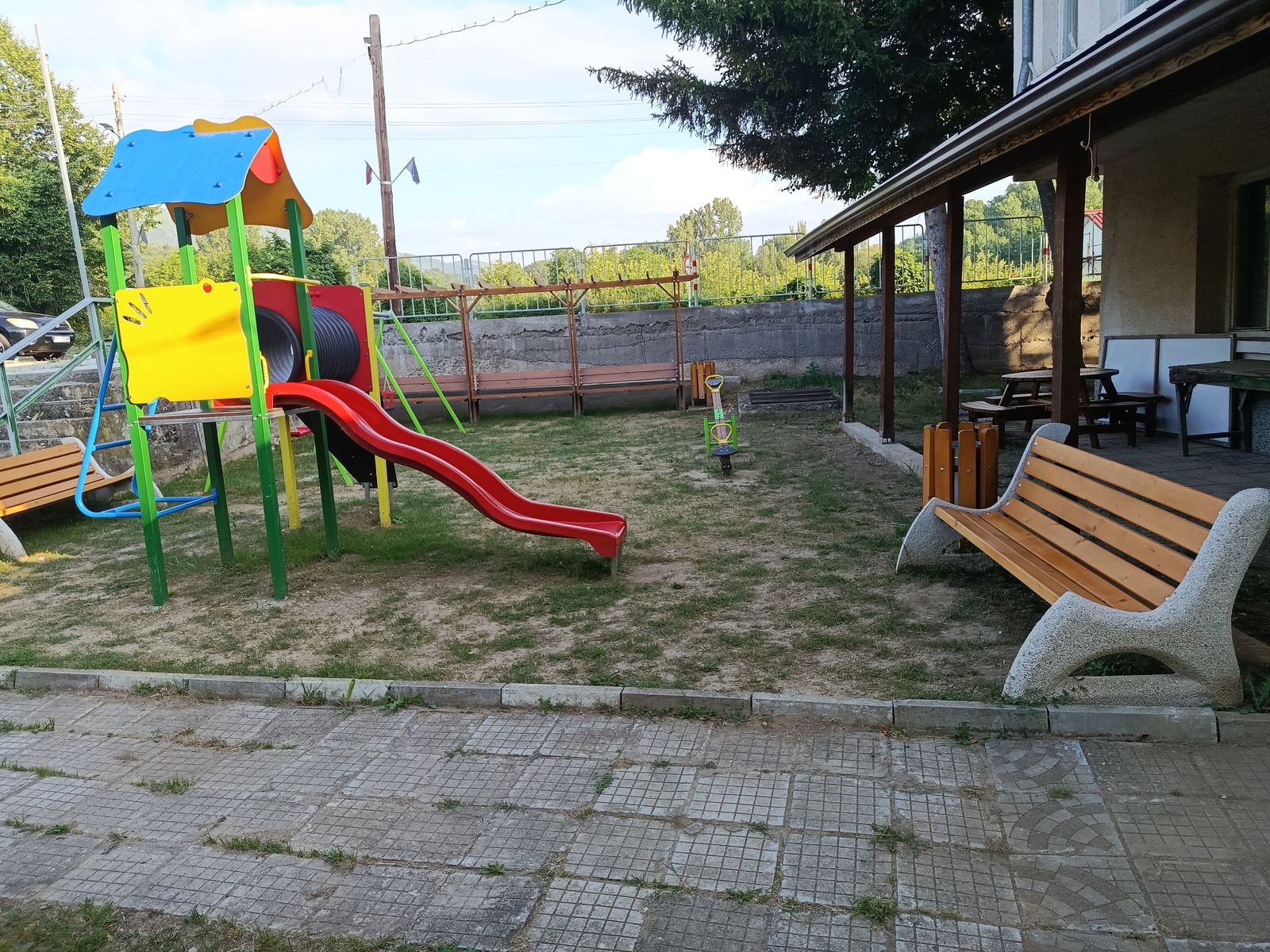 Детската площадка в село Пещера вече е готова!